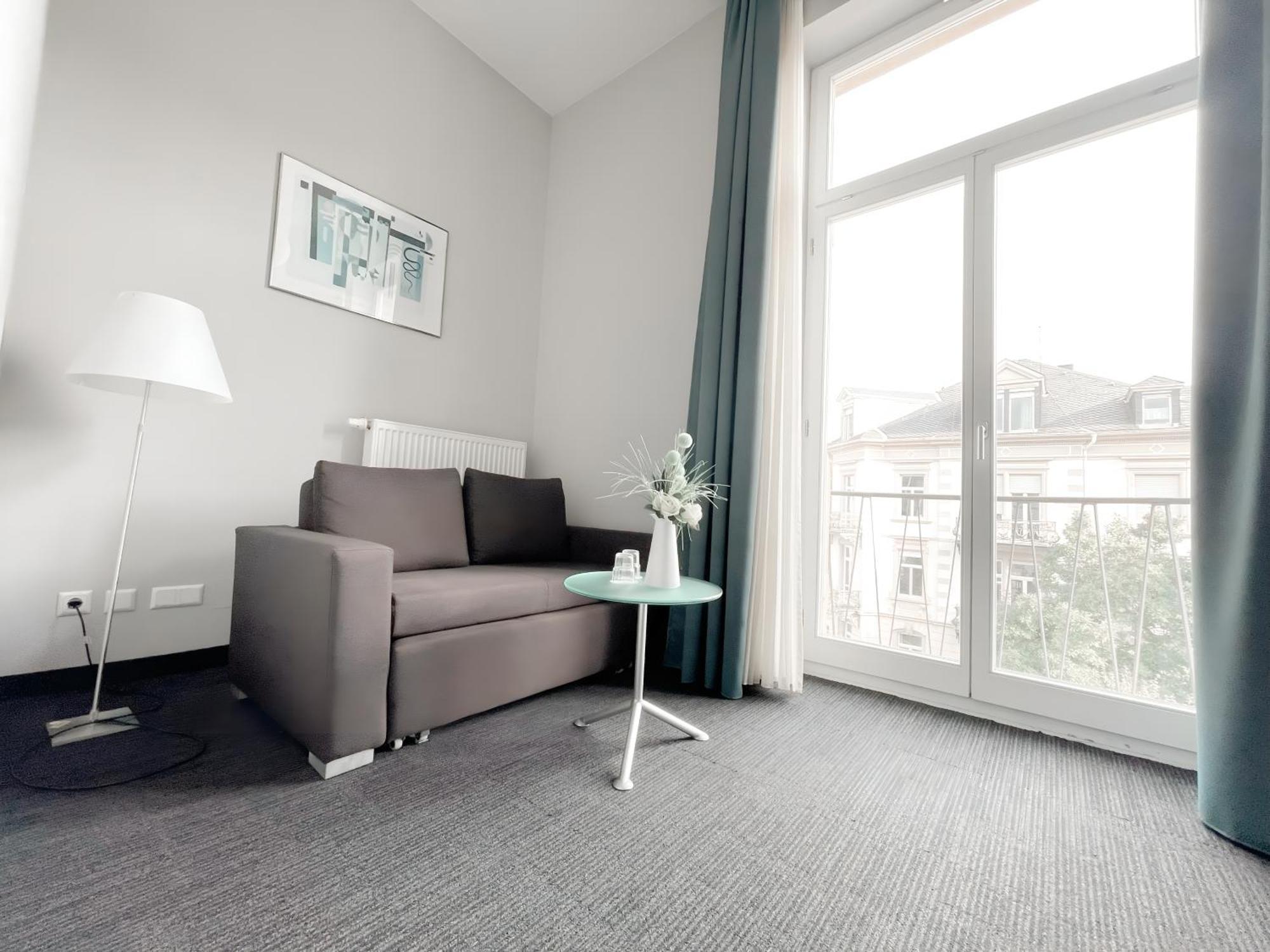 Hotel Garni Gaestehaus Der Kerckhoff-Klinik บัดเนาไฮม์ ภายนอก รูปภาพ